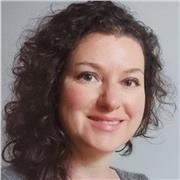 Professeure bilingue expérimentée et diplomée de Cambridge, je suis attentive à vos rapides progrès grâce à une méthode qui s'adapte précisément à votre profil.